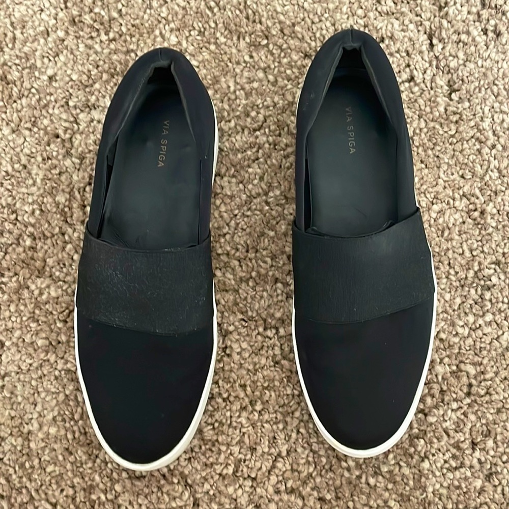 Size 8 Black Via Spiga platform slip on sneakers